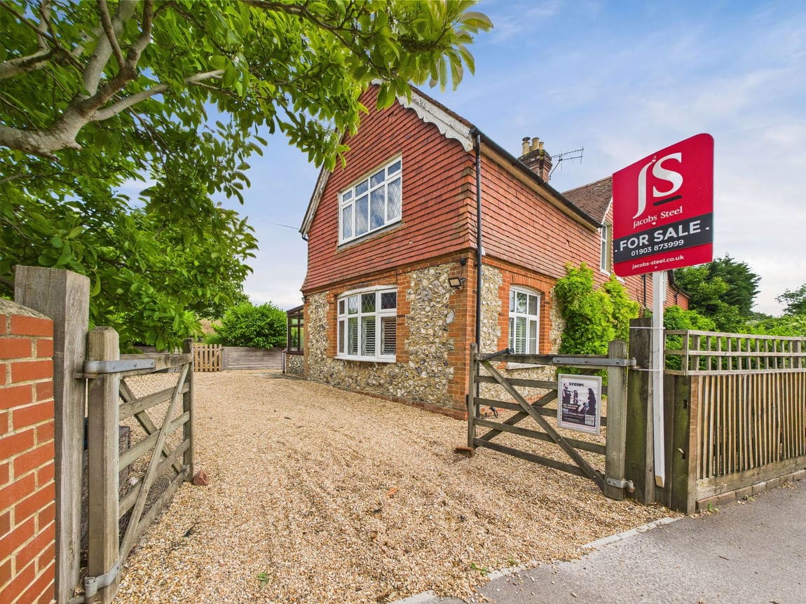 4 bedroom Cottage Under Offer