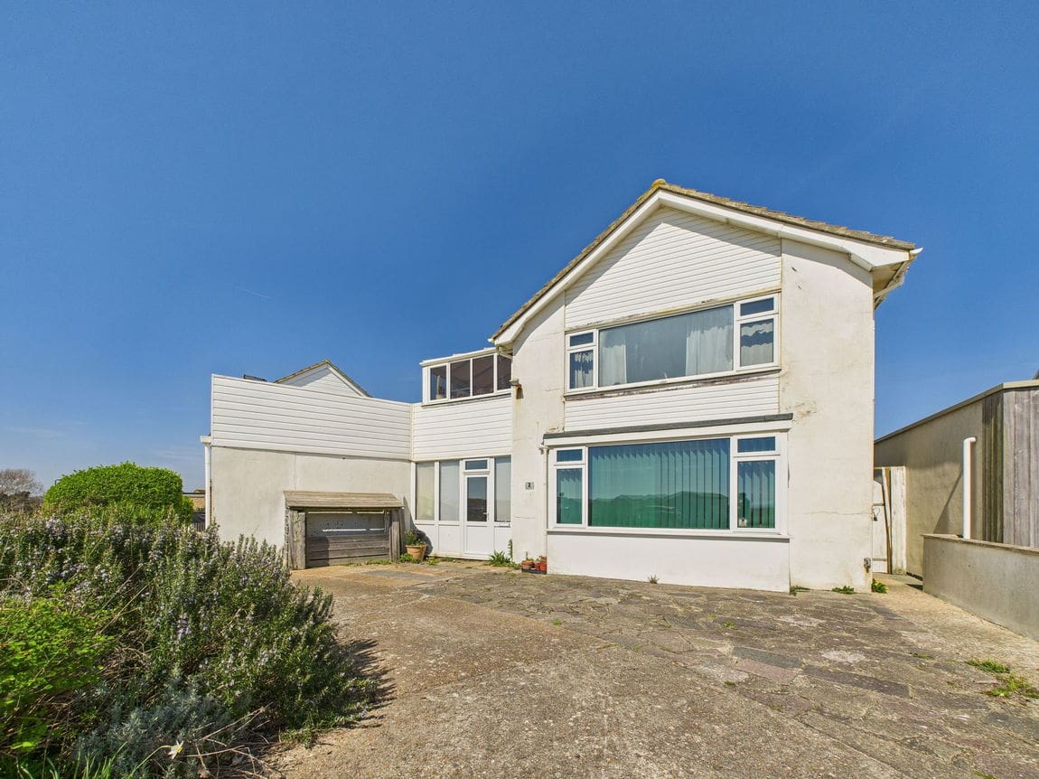 3 bedroom Detached house Under Offer