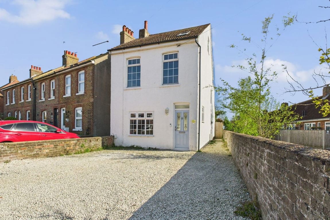 2 bedroom Detached house Under Offer