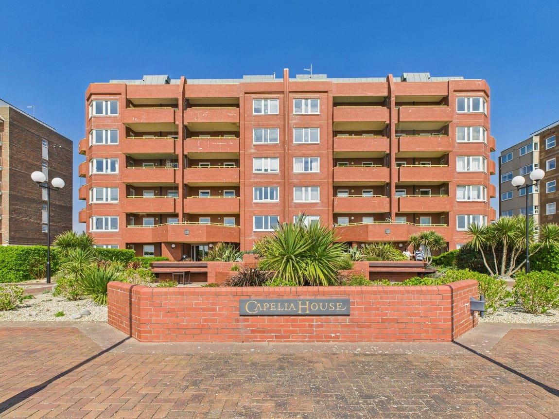 1 bedroom Flat For Sale