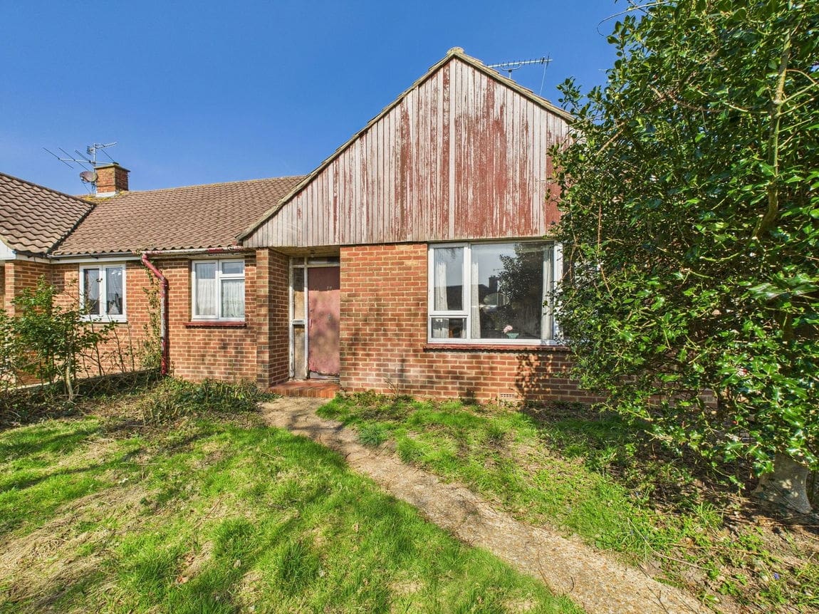 2 bedroom Semi-detached bungalow For Sale