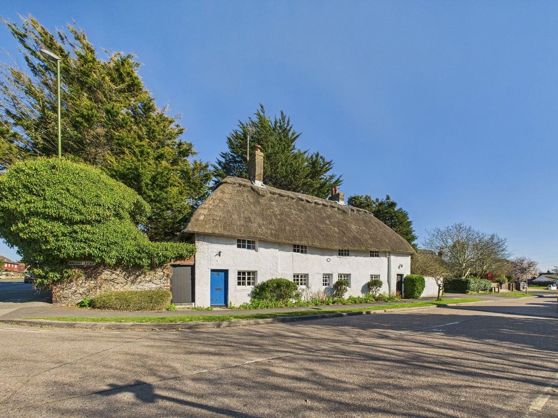 4 bedroom Cottage For Sale