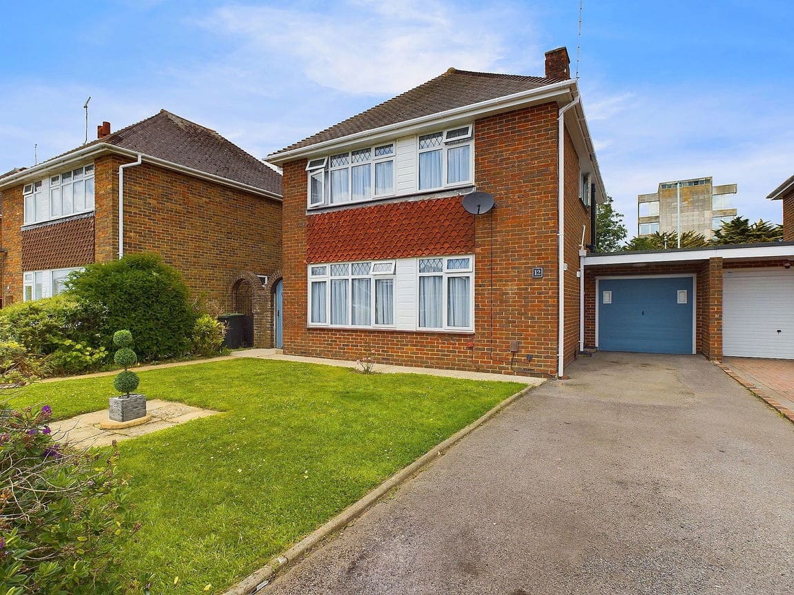 3 bedroom Detached house Under Offer