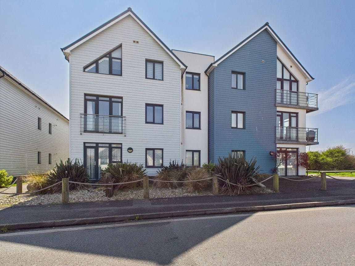 2 bedroom Flat For Sale