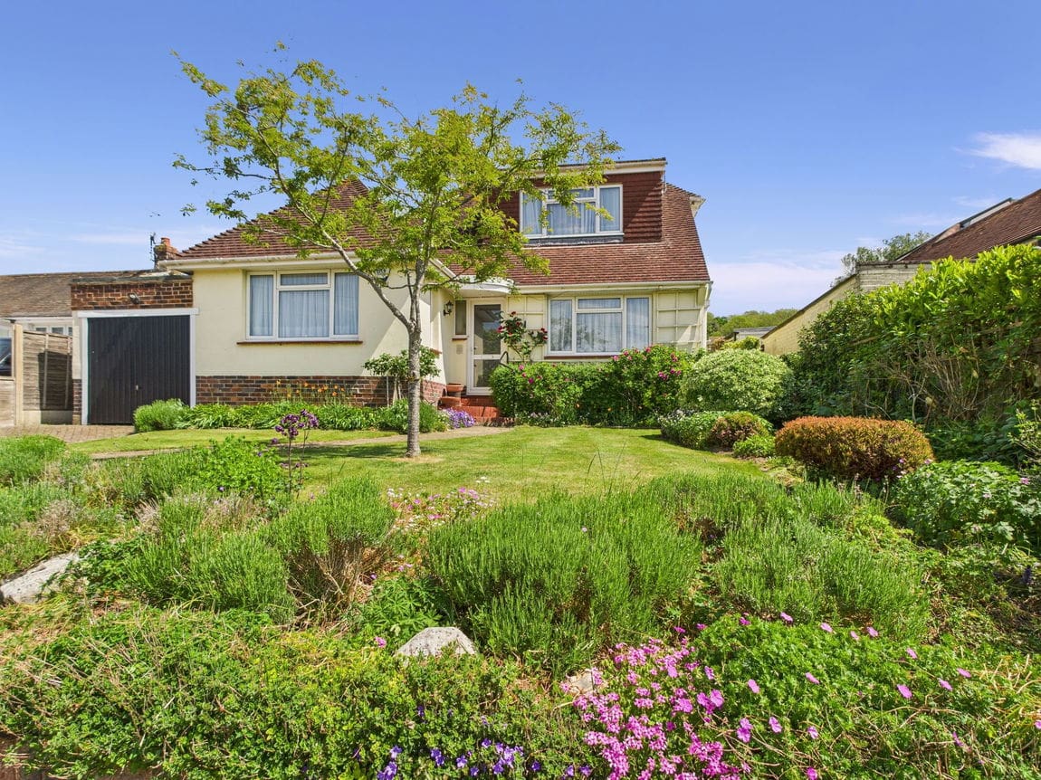 4 bedroom Bungalow Under Offer