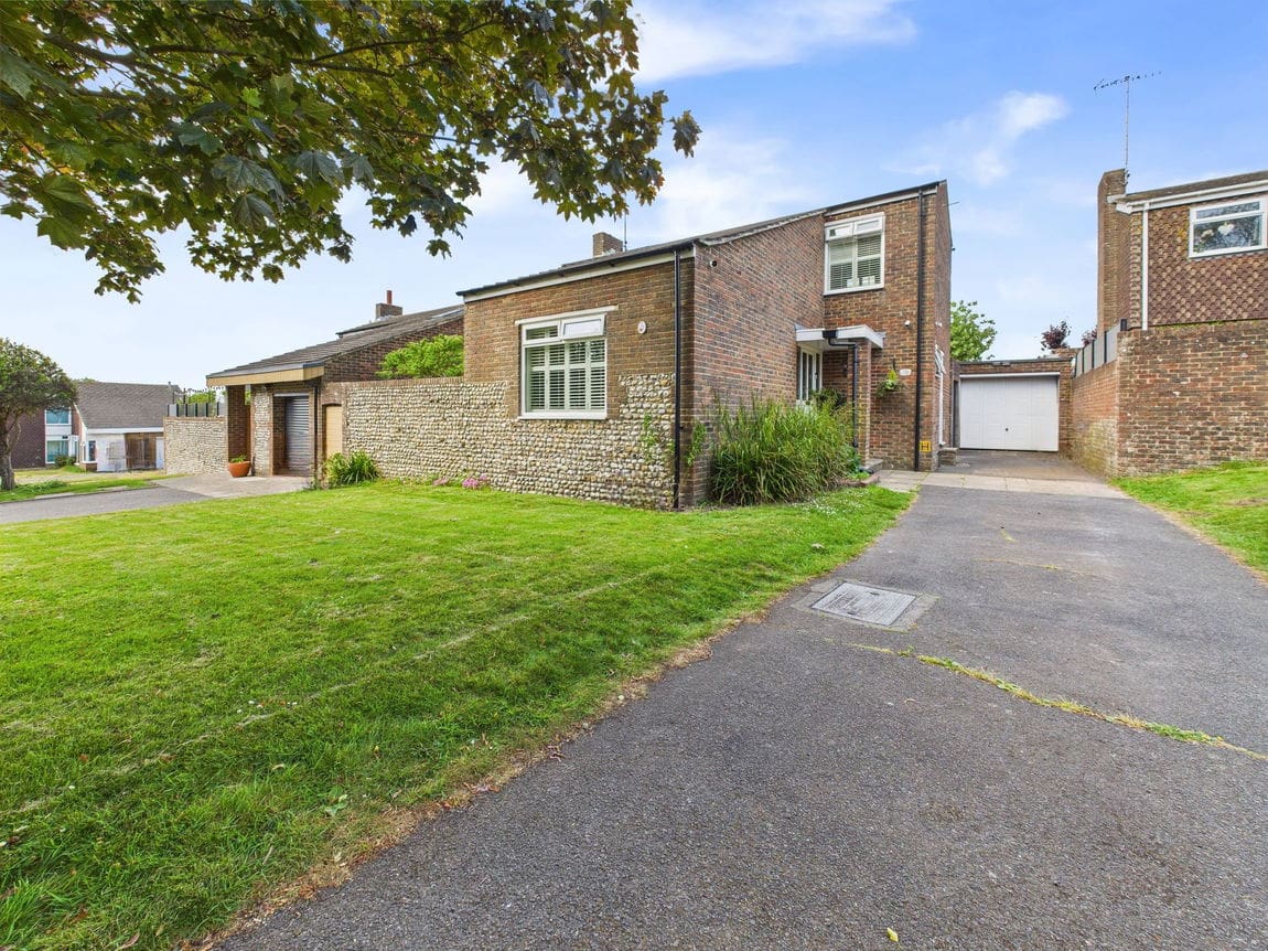 3 bedroom Detached house Under Offer