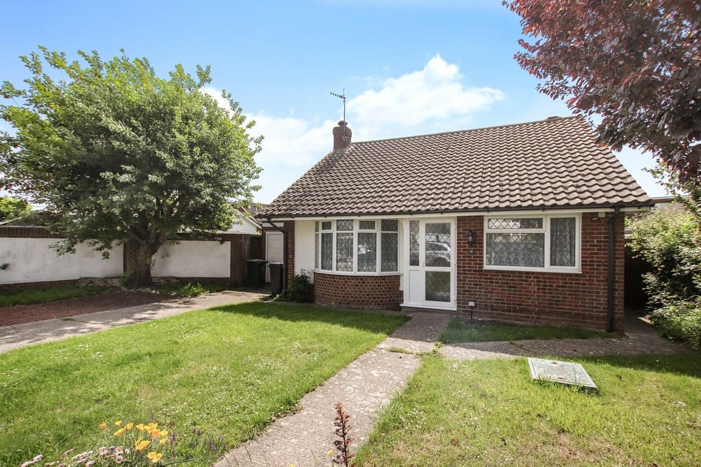 2 bedroom Detached bungalow For Sale