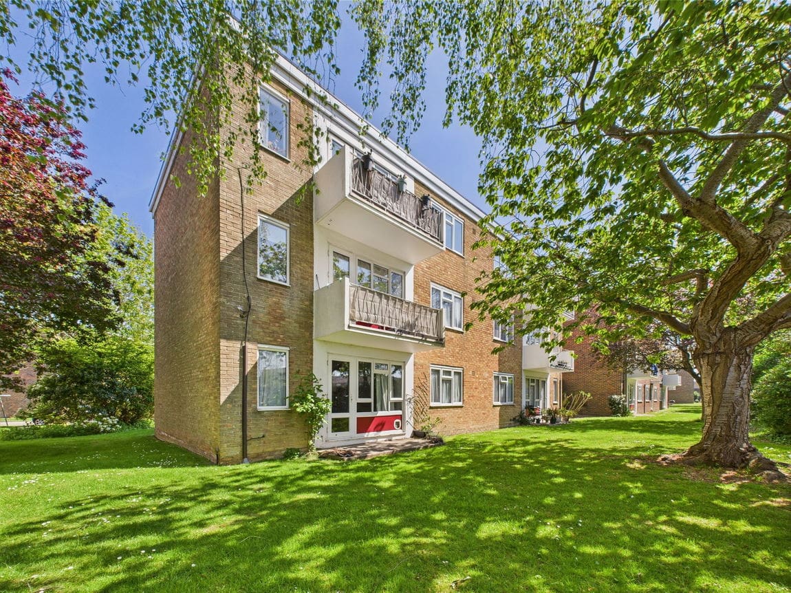 2 bedroom Flat For Sale