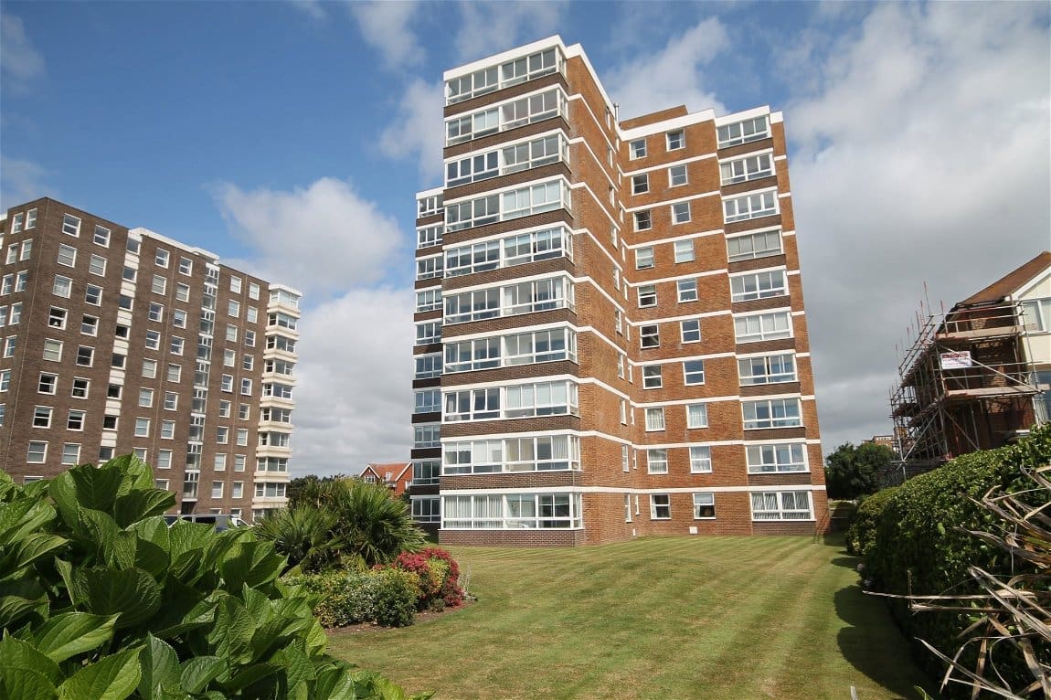 2 bedroom Flat For Sale