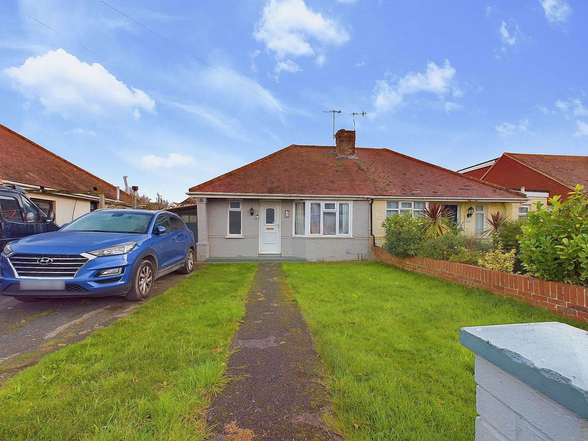 2 bedroom Semi-detached bungalow For Sale