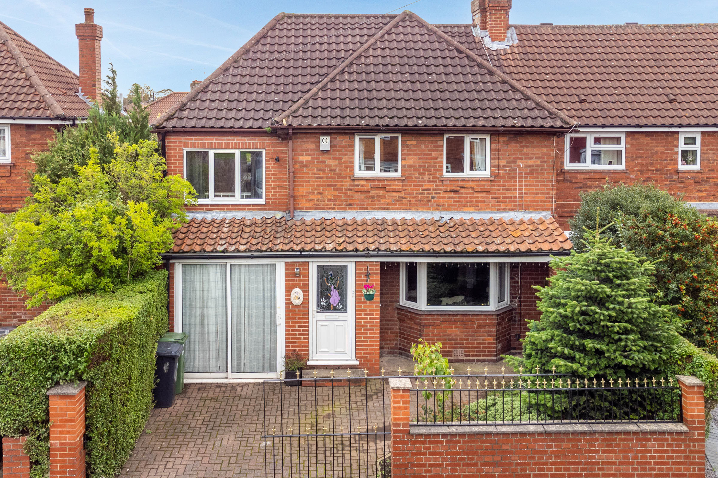 3 bedroom Terraced bungalow Under Offer