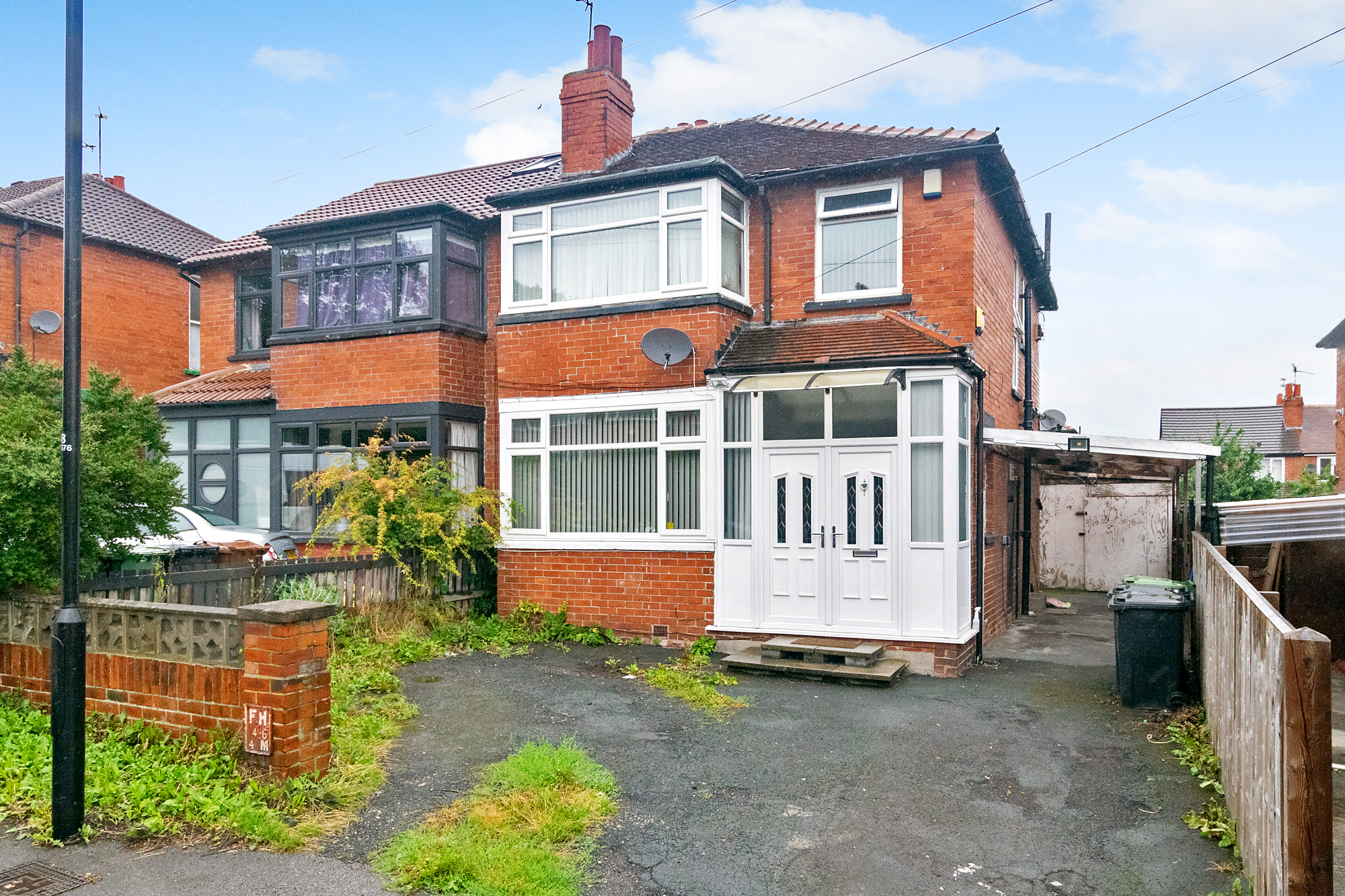 3 bedroom Semi-detached house Under Offer