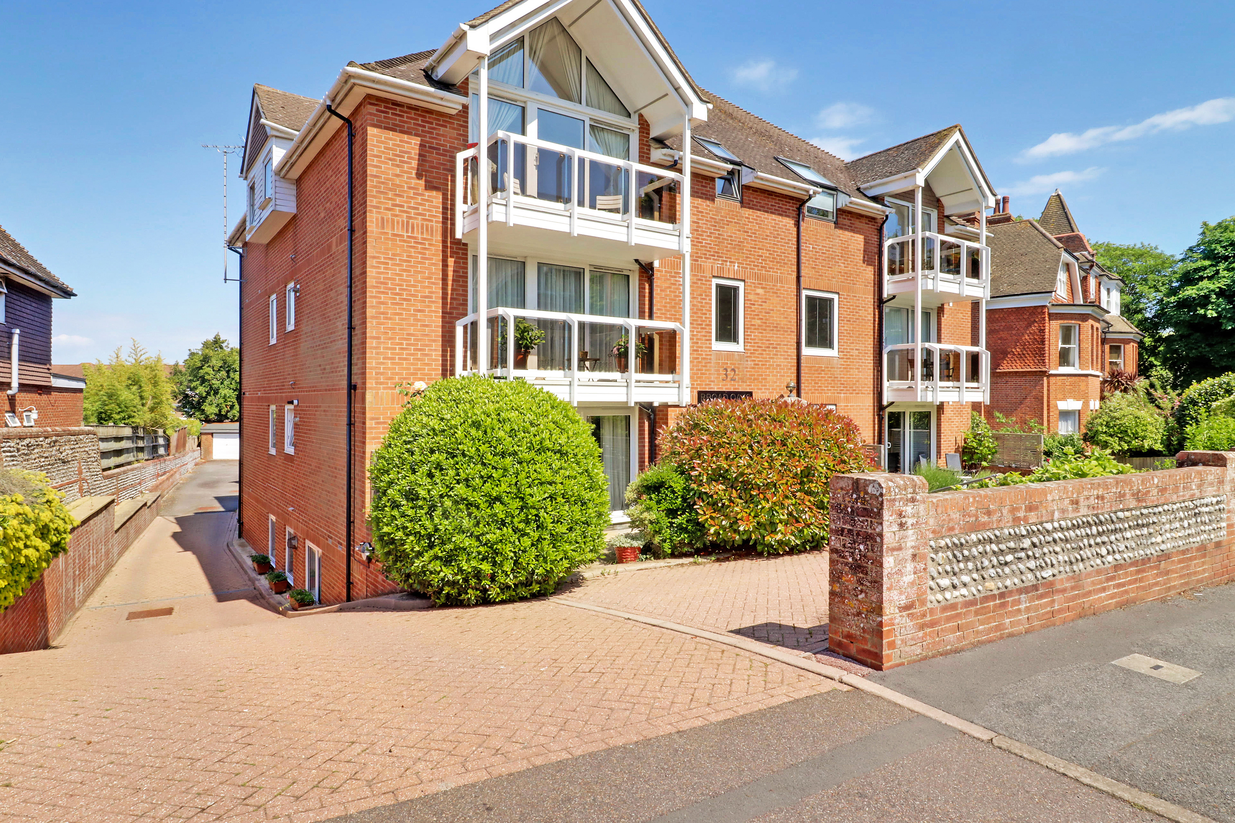2 bedroom Apartment For Sale