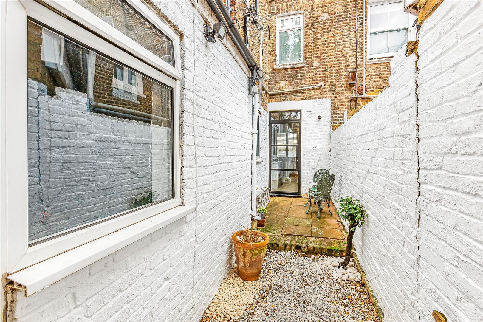 1 bedroom Flat Let