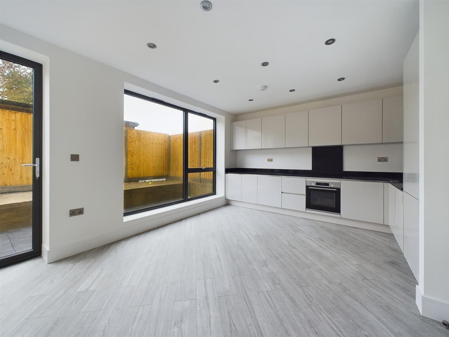 1 bedroom Apartment Under Offer