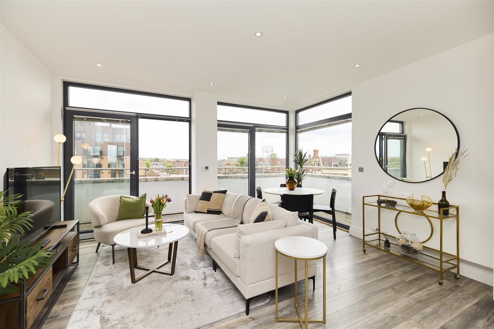 3 bedroom Apartment Under Offer