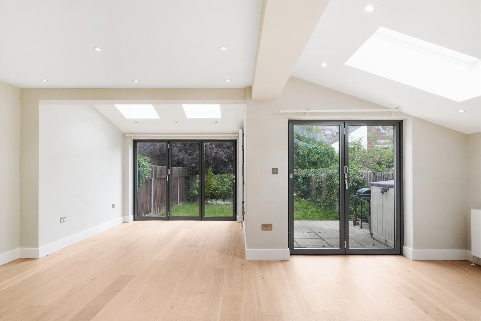 2 bedroom Apartment Under Offer