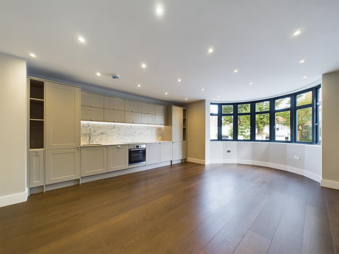 1 bedroom Detached house For Sale