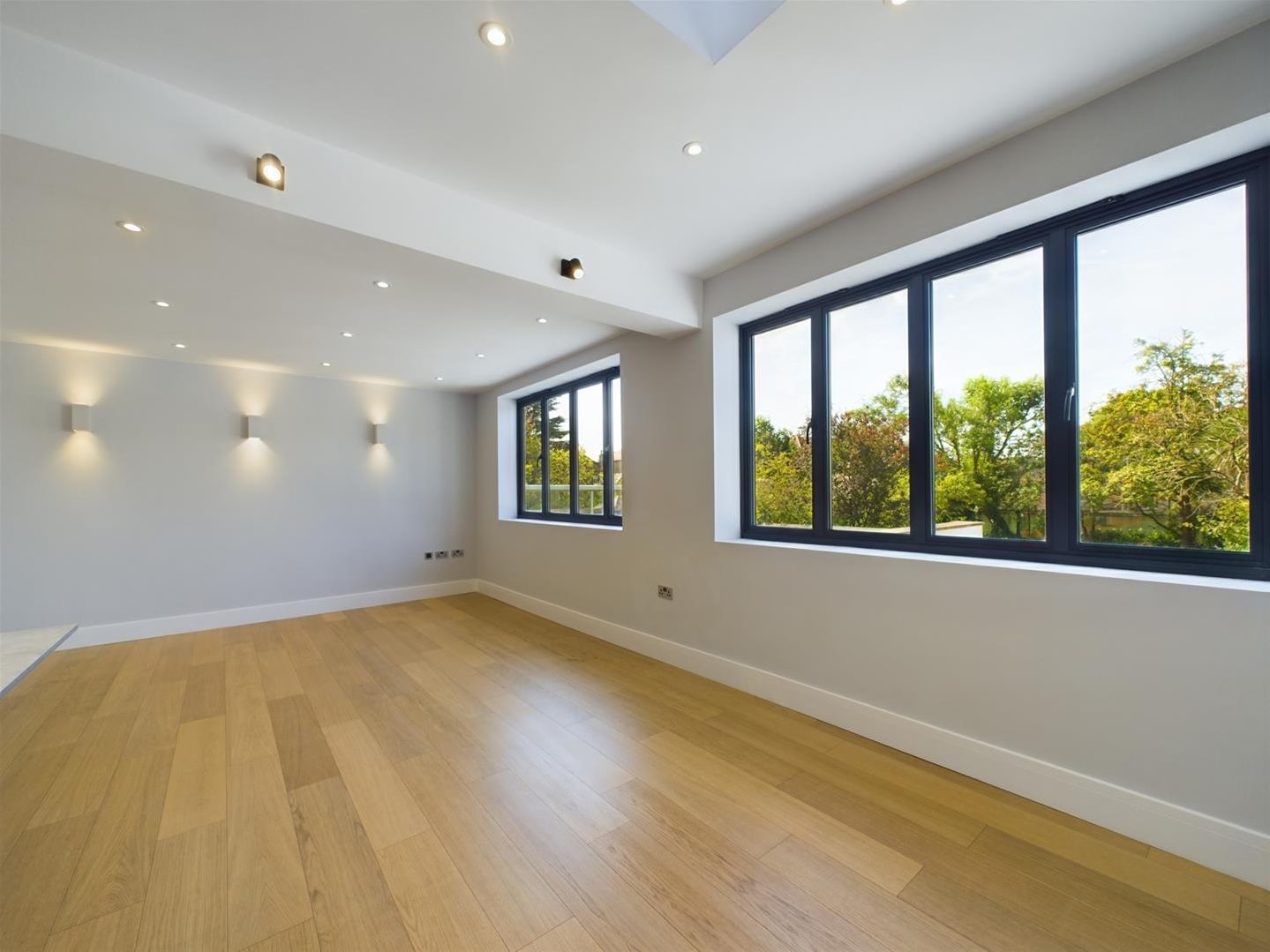 1 bedroom Detached house For Sale