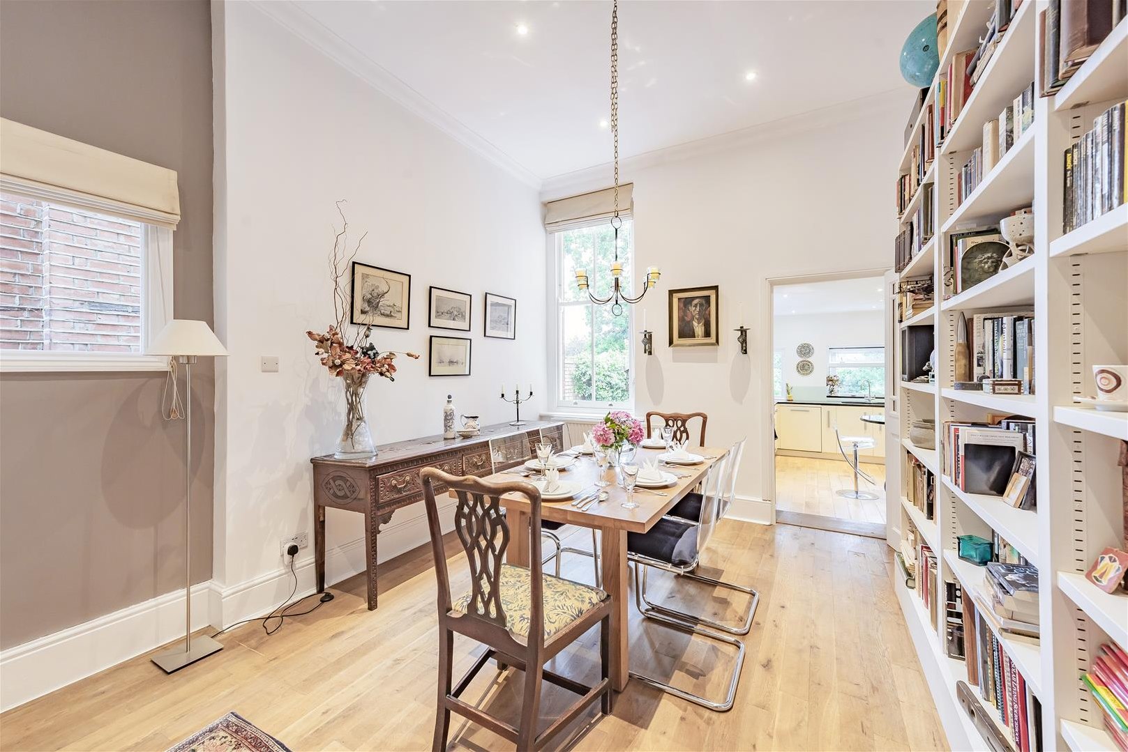 5 bedroom Detached house Under Offer