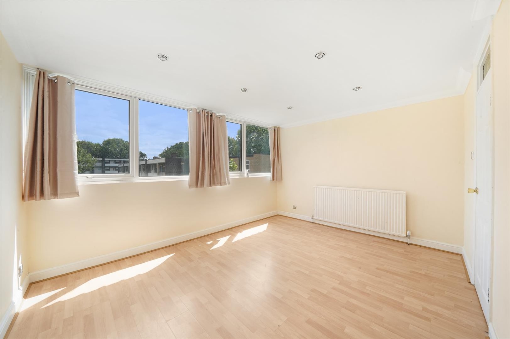 3 bedroom Town house Under Offer
