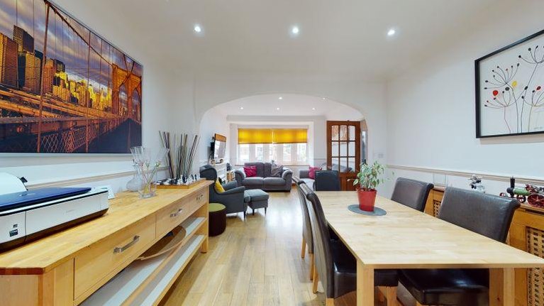 2 bedroom Detached house Under Offer