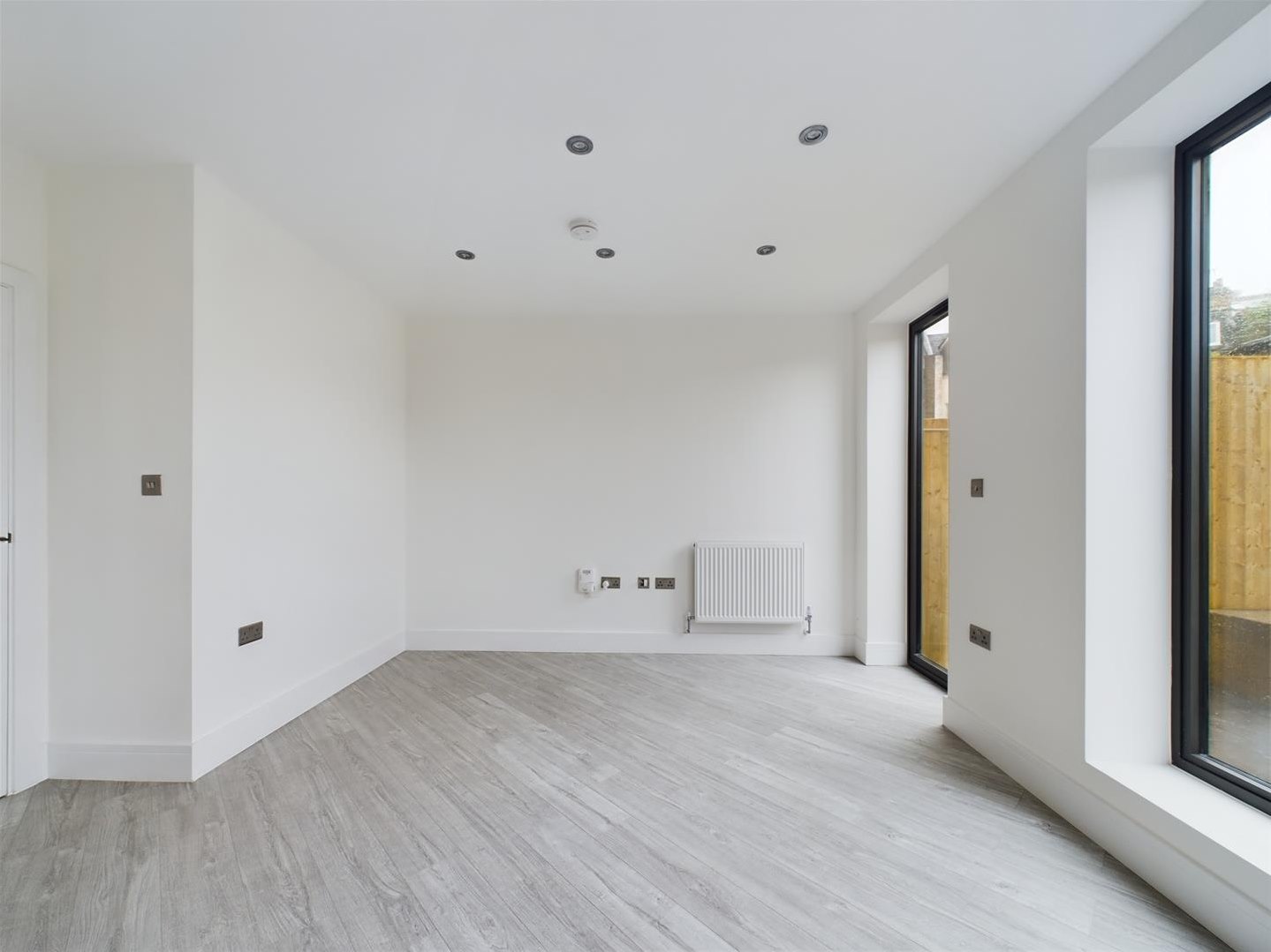 1 bedroom Apartment Under Offer