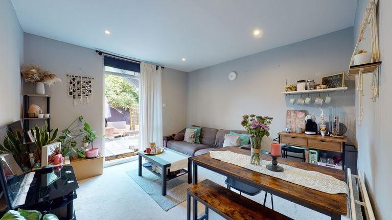 2 bedroom Flat Under Offer