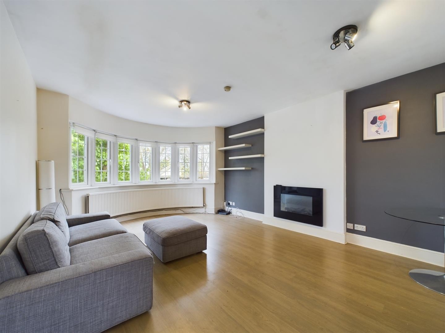 1 bedroom Detached house For Sale