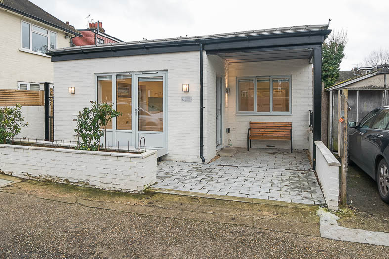 1 bedroom Detached house To Let