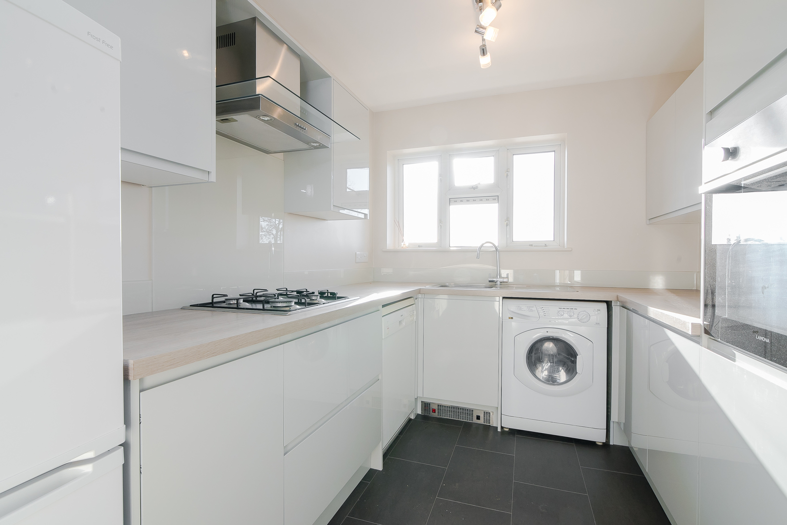 2 bedroom Bungalow To Let
