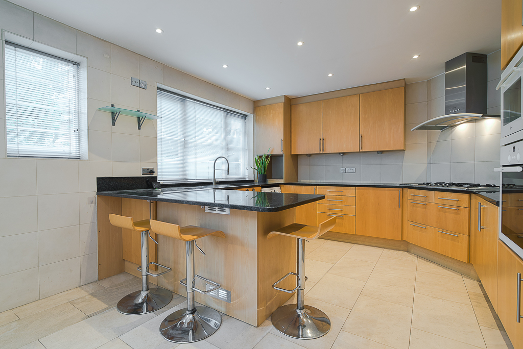 3 bedroom Bungalow To Let