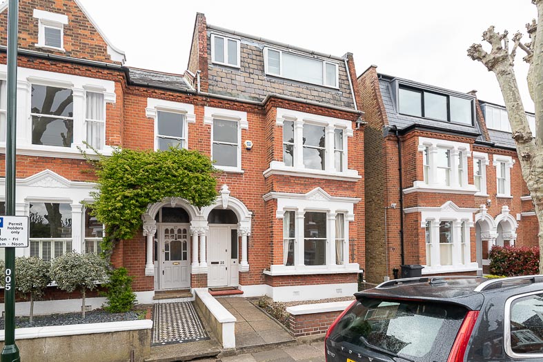 4 bedroom Detached house To Let