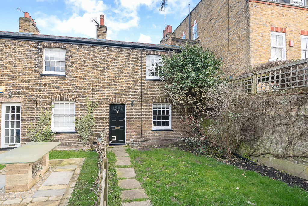2 bedroom Cottage To Let