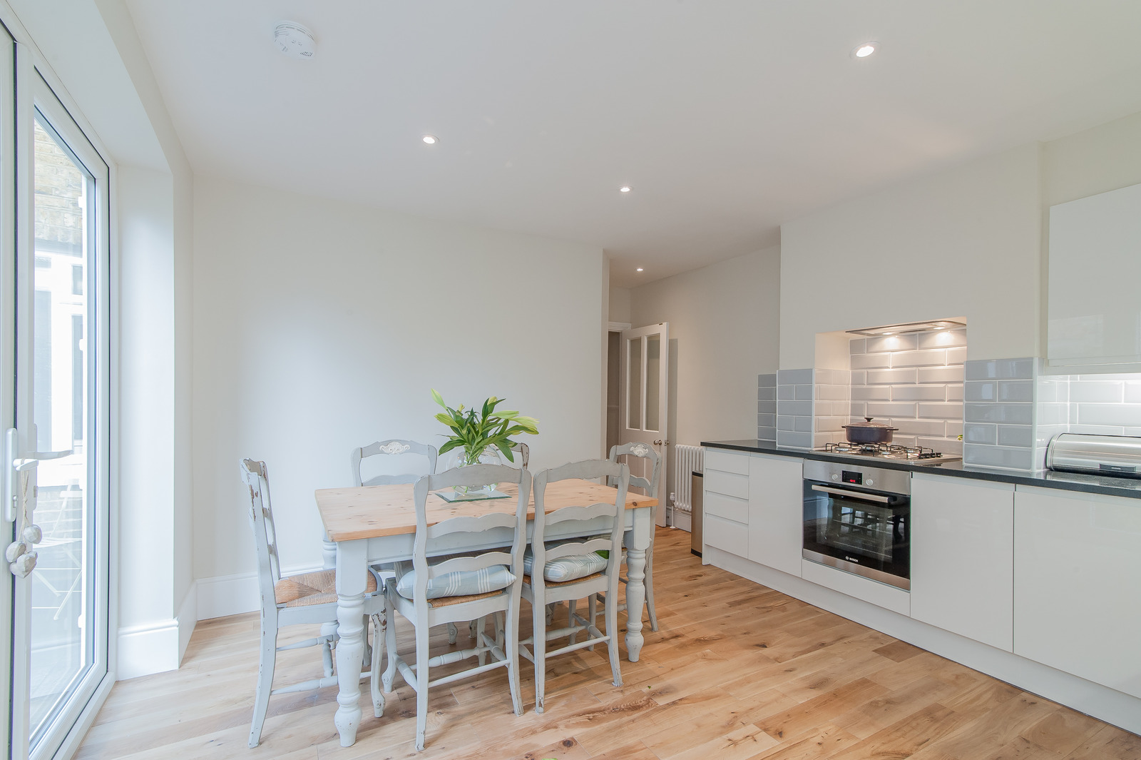 2 bedroom Bungalow To Let