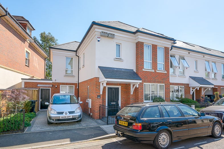 4 bedroom Bungalow To Let