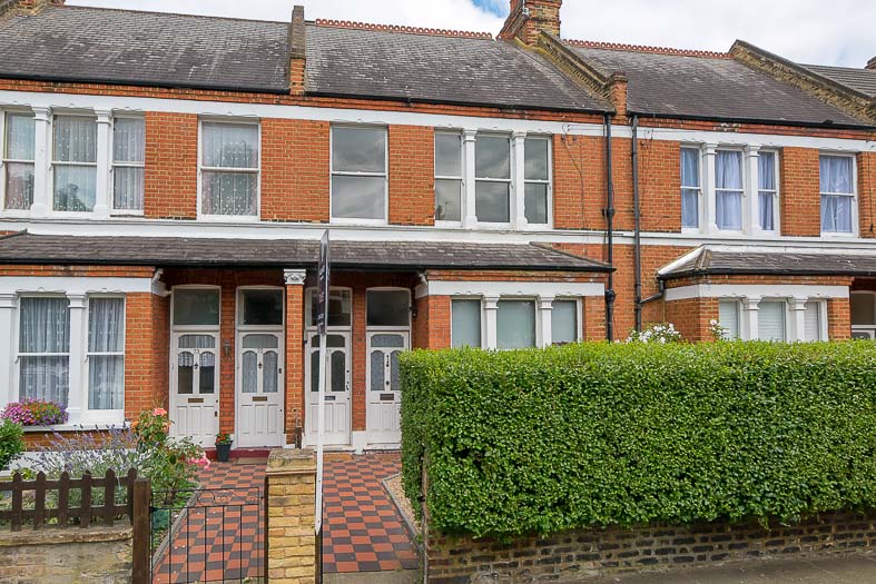 3 bedroom Bungalow To Let