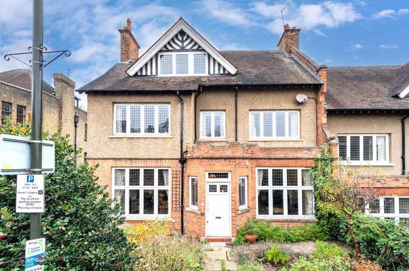 6 bedroom Semi-detached house Sold