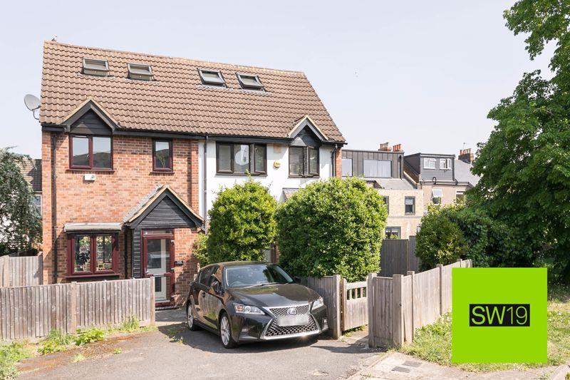 2 bedroom Semi-detached house Sold