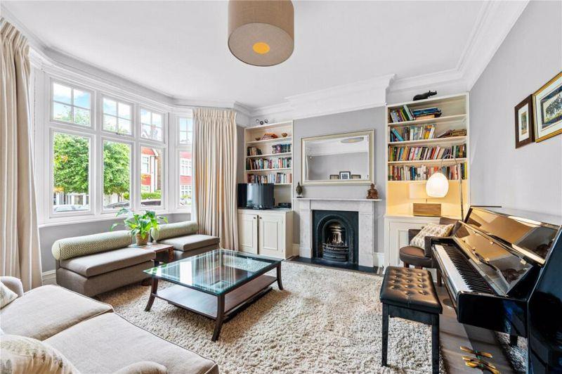 5 bedroom Detached house Let Agreed