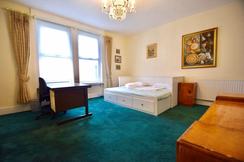3 bedroom Flat Let Agreed