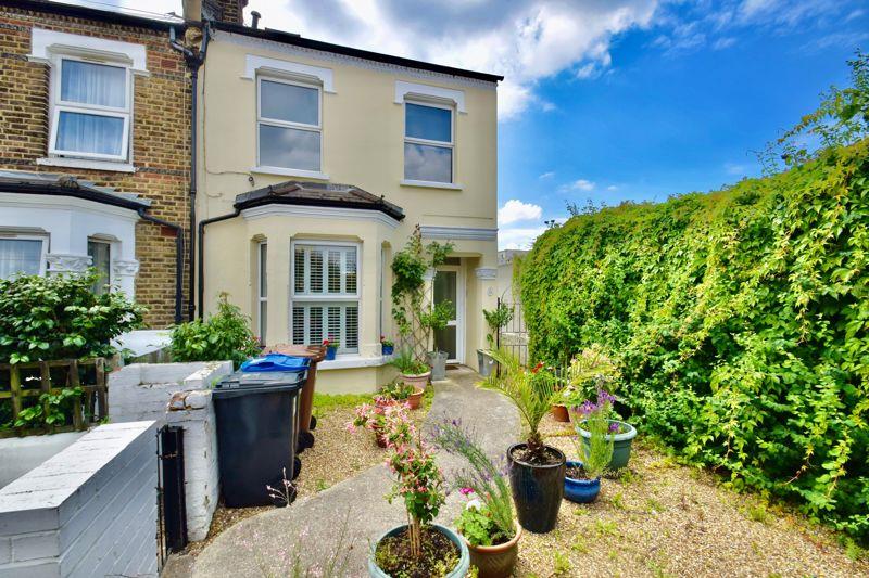 3 bedroom Apartment Let Agreed