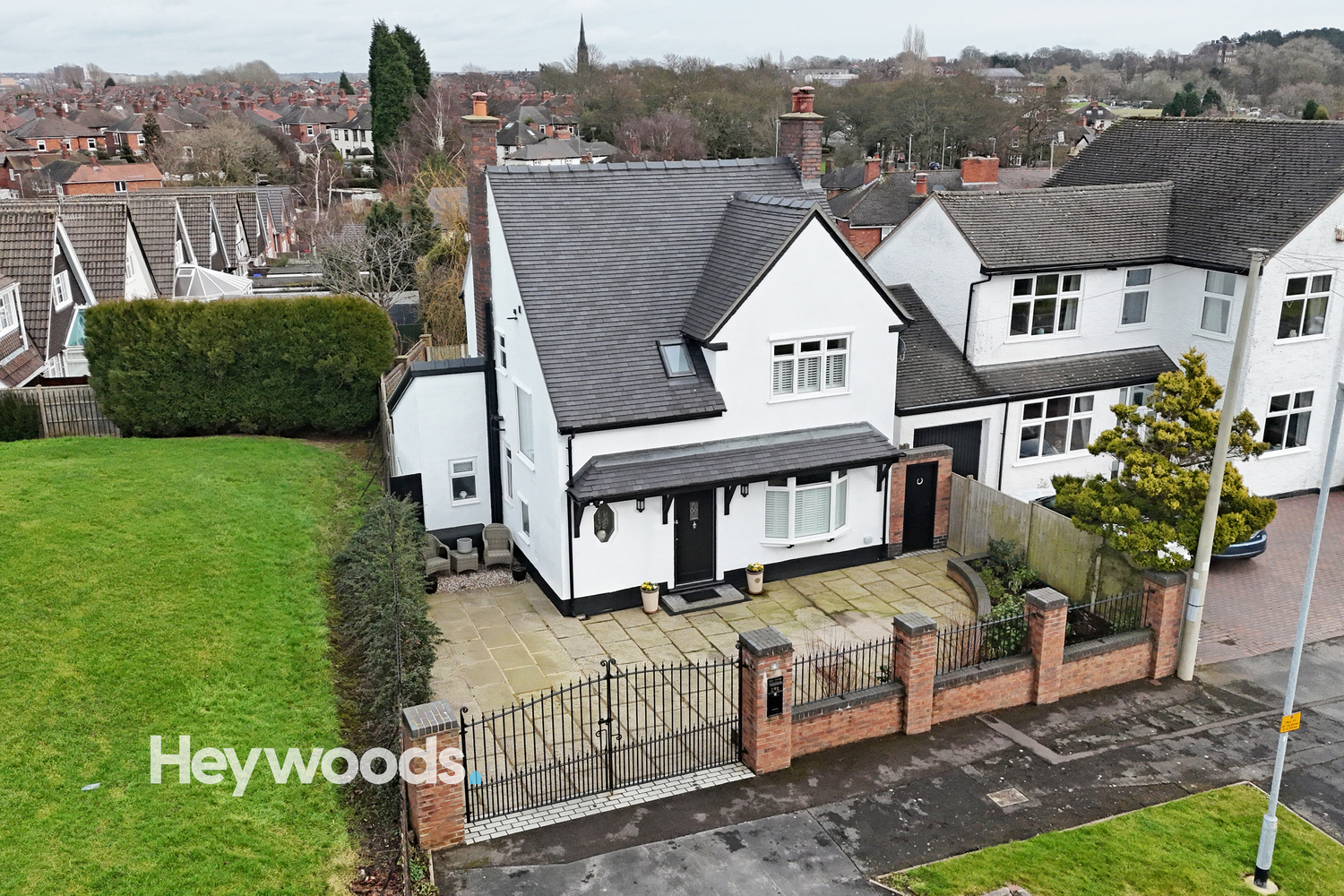 3 bedroom Detached house For Sale