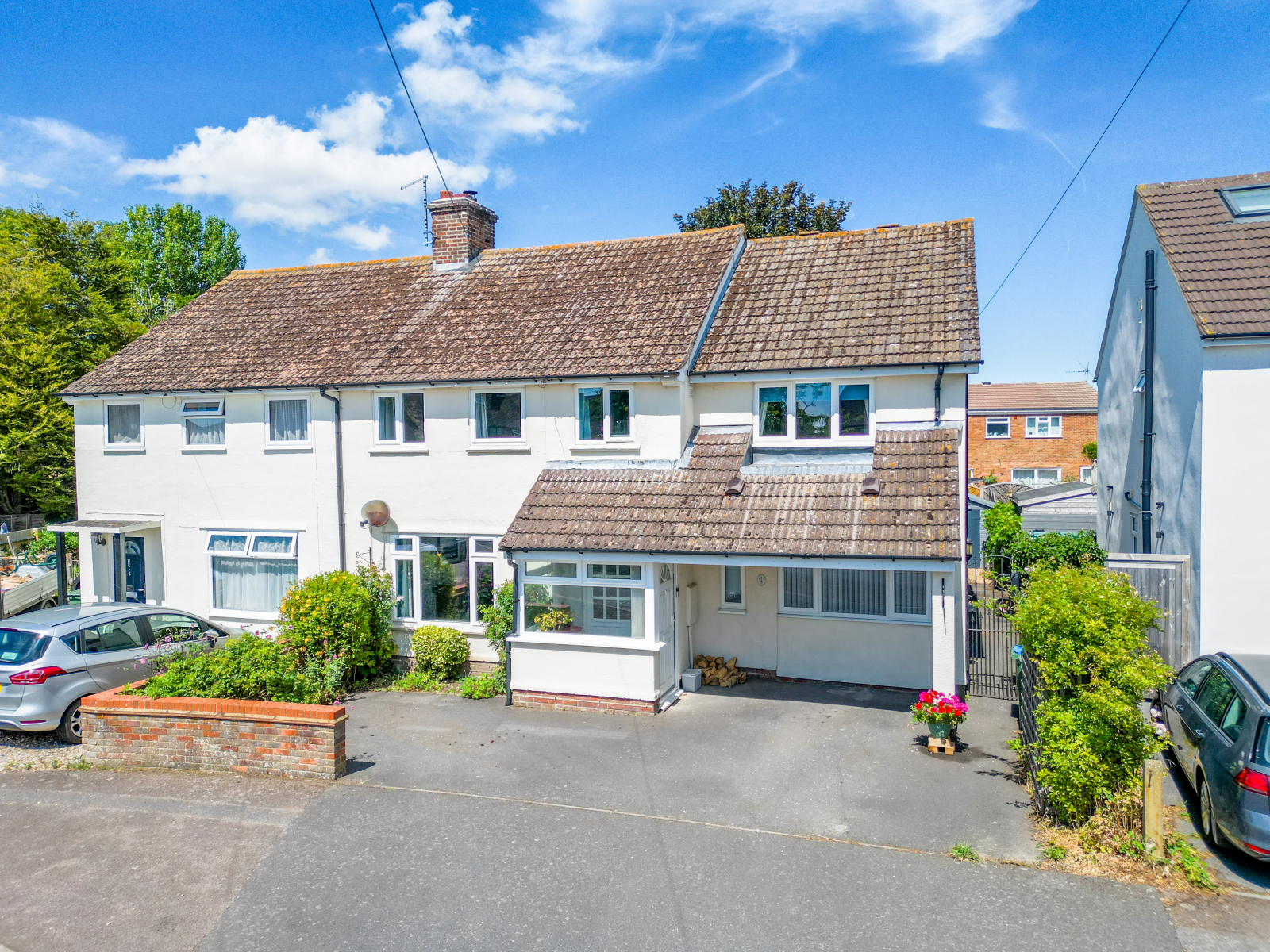 4 bedroom Semi-detached house Under Offer