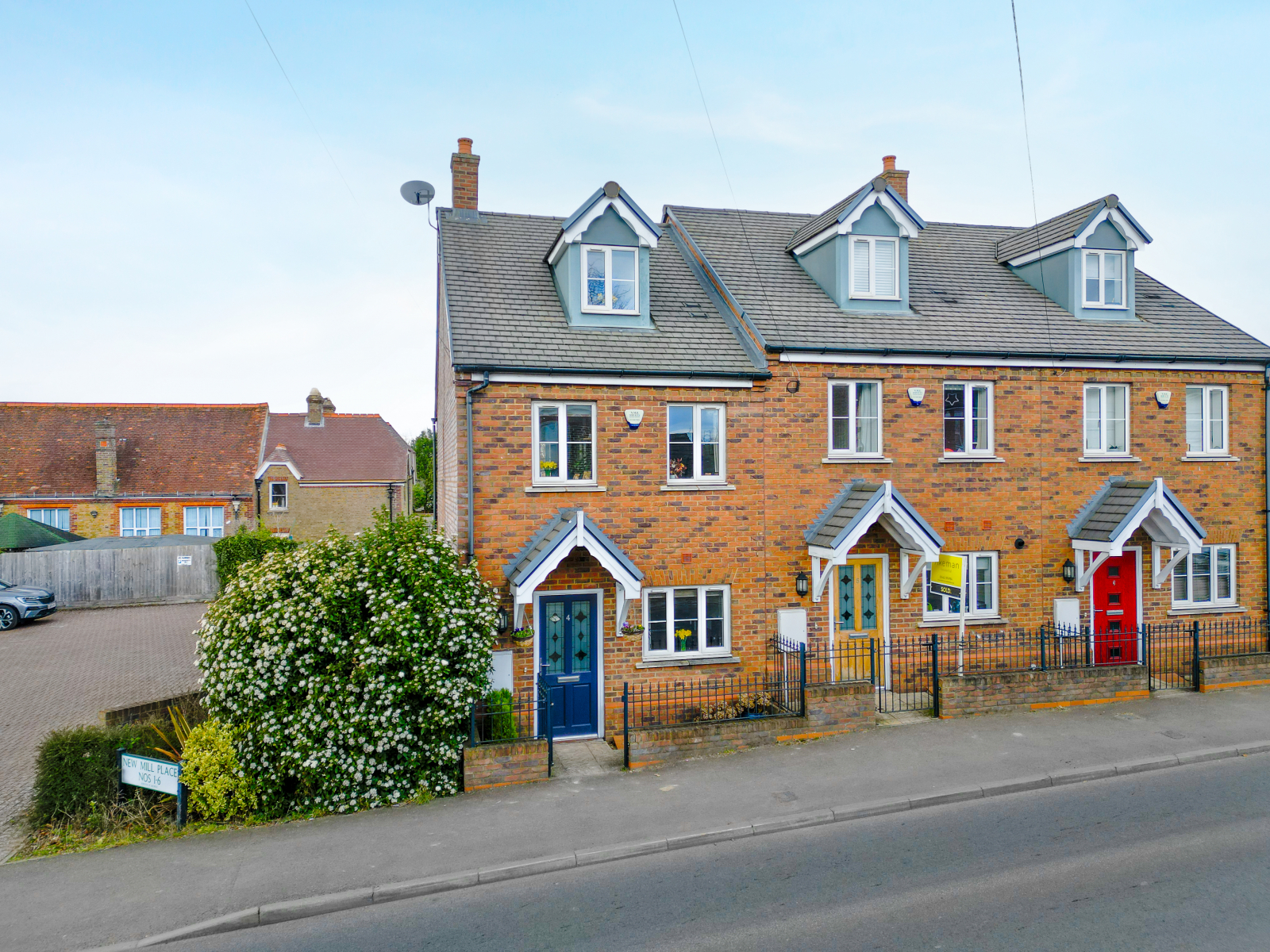 3 bedroom End of terrace house Under Offer