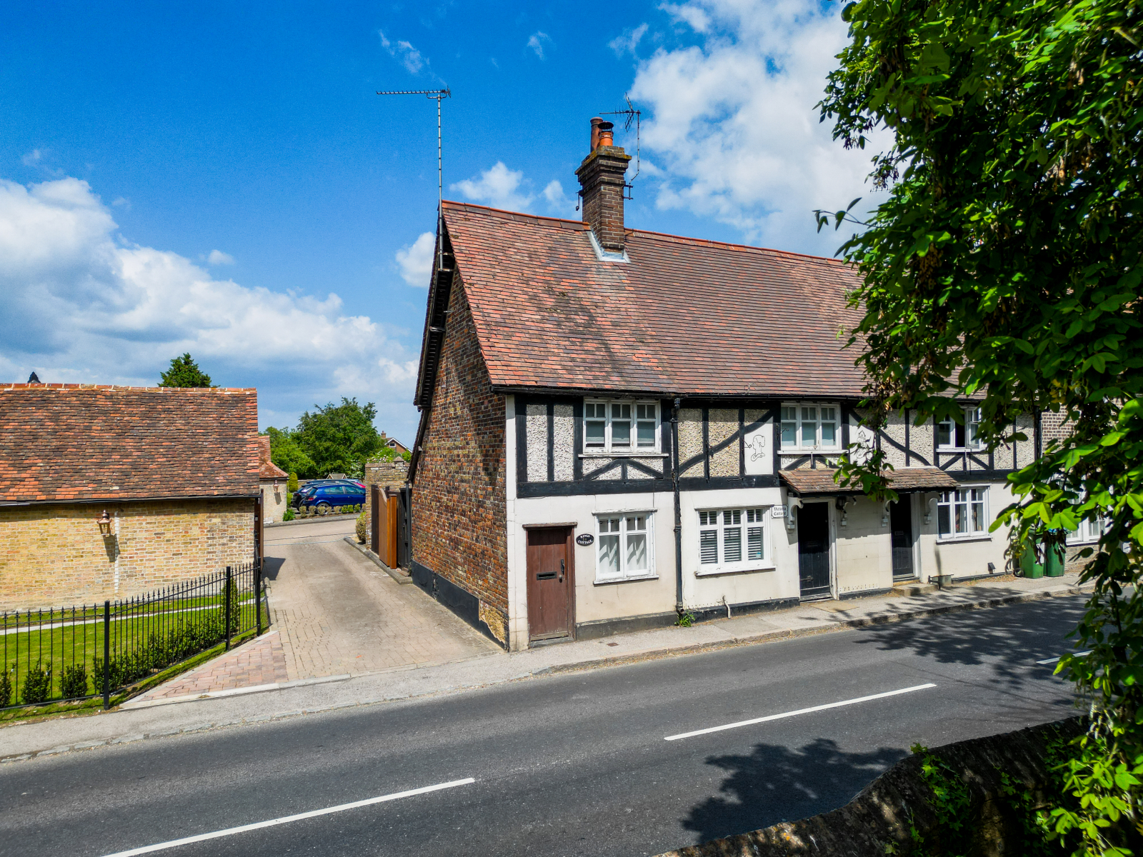 1 bedroom End of terrace house Under Offer