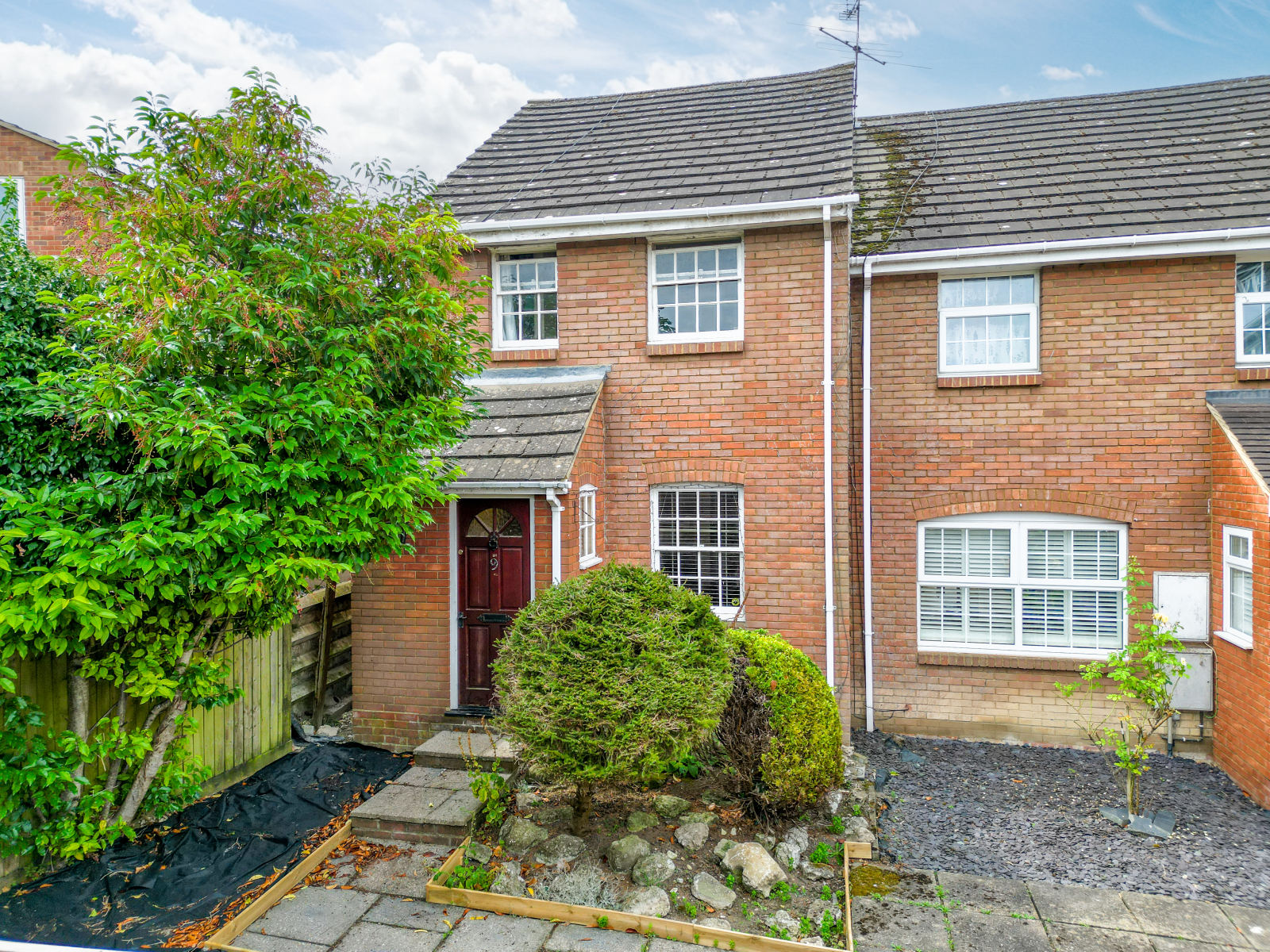 2 bedroom End of terrace house Under Offer