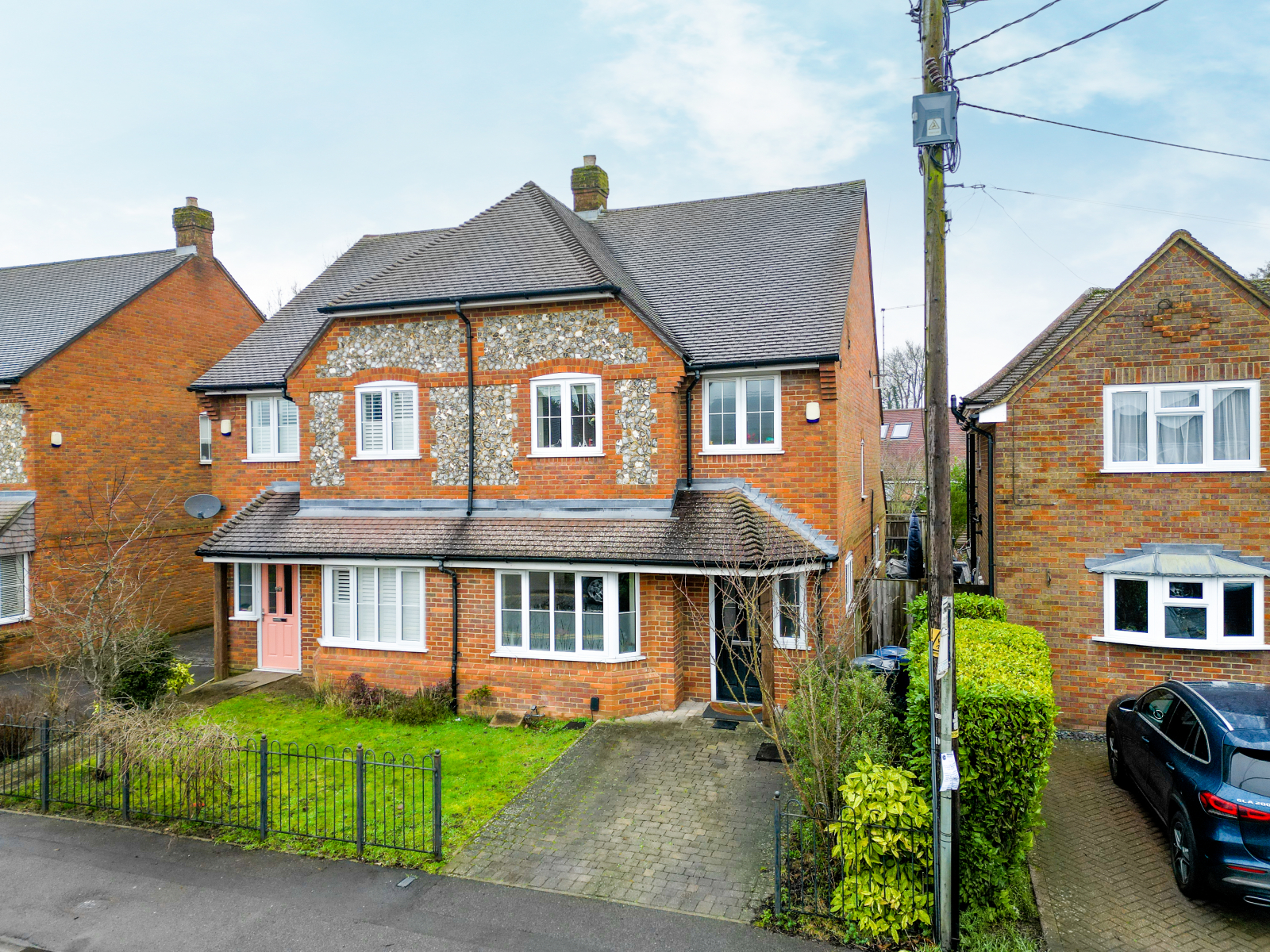 4 bedroom Semi-detached house Under Offer