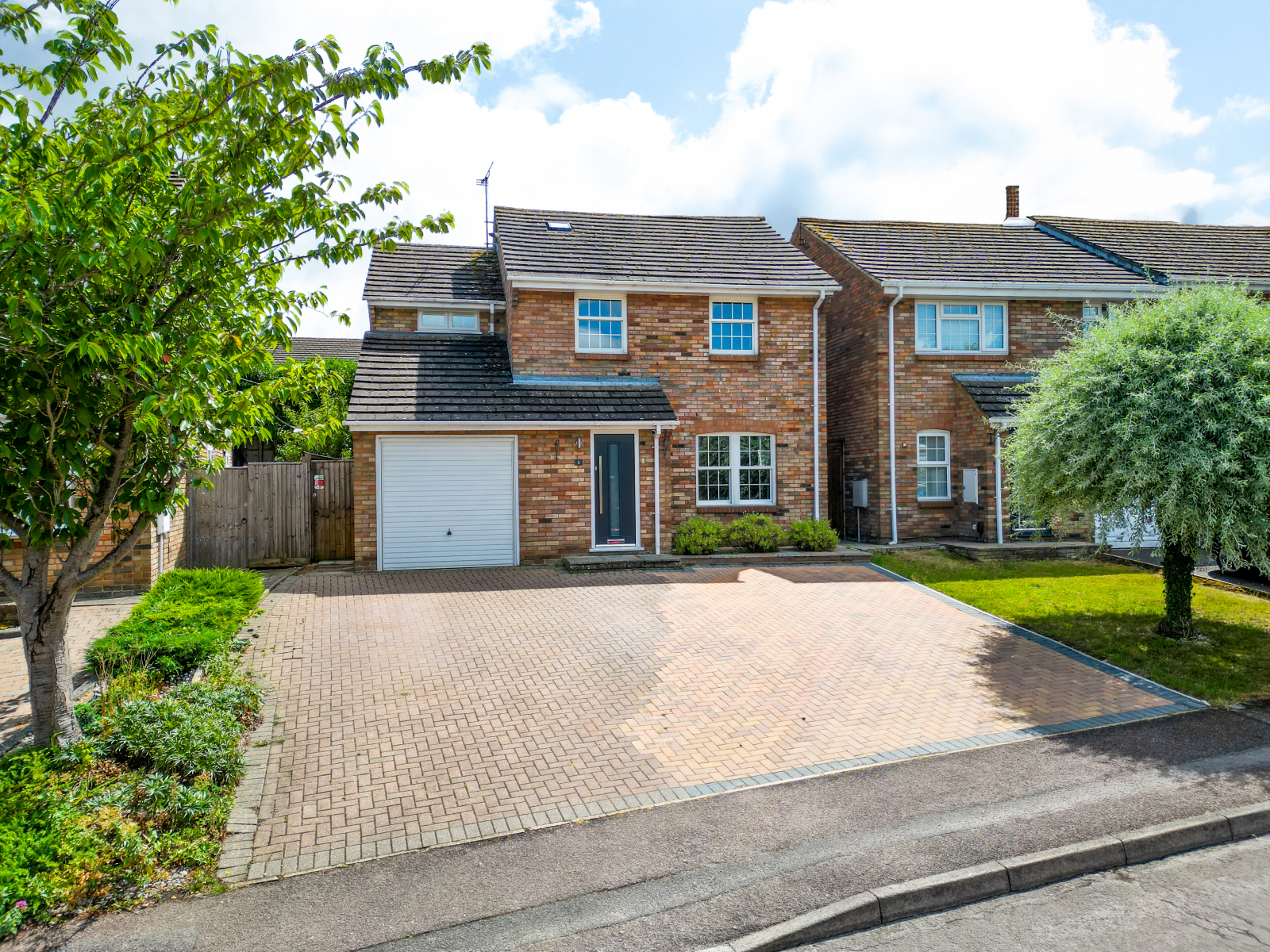 4 bedroom Detached house Under Offer