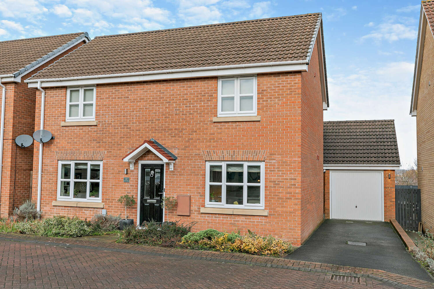 4 bedroom Detached house Under Offer